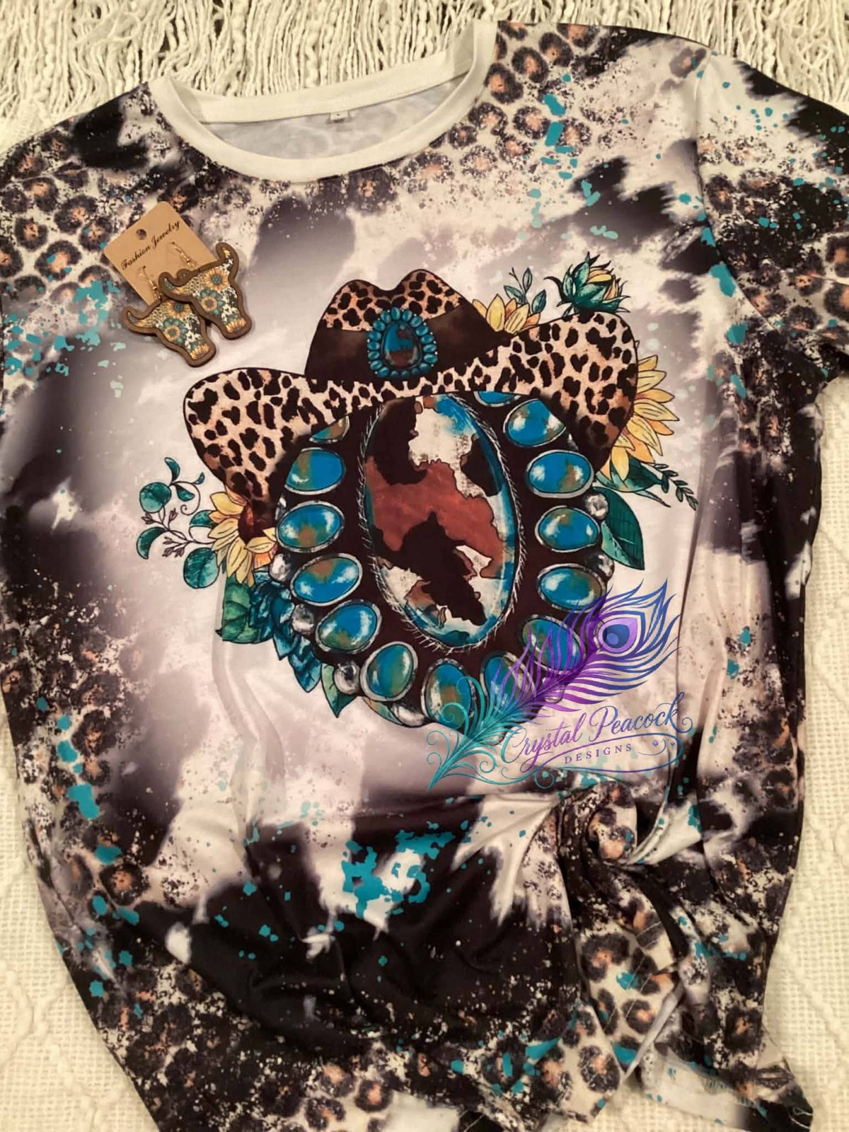 Leopard hat turquoise horseshoe bleached graphic tee